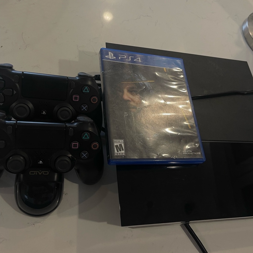 PS4 bundle - Picture 2 of 3